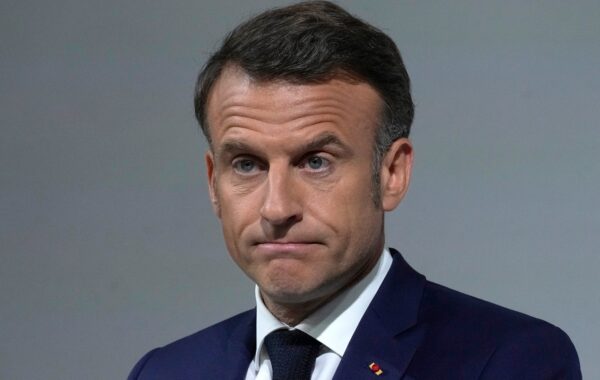 Macron perd le soutien des Français : sa cote de confiance chute à 20%