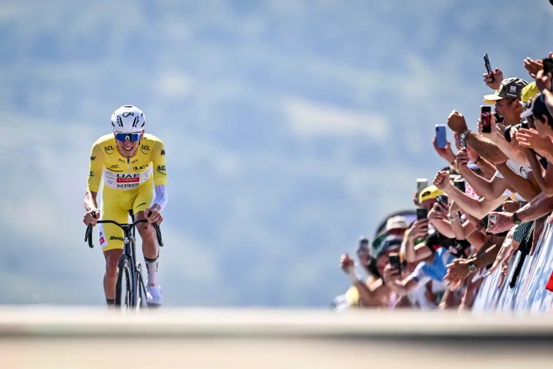 Le Tour de France arrive sous 44°C : Barcelone ouvre une edition que la canicule menace deja