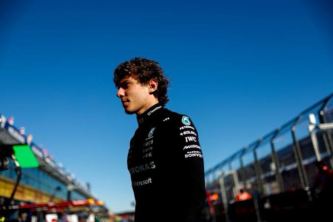 Silverstone bascule : Kimi Antonelli prive Hamilton du moment parfait et confirme la nouvelle ere mondiale de la F1