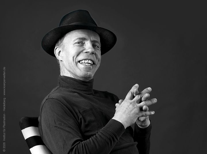 L’homme qui a exposé la mort au monde entier disparaît : l’héritage vertigineux de Gunther von Hagens