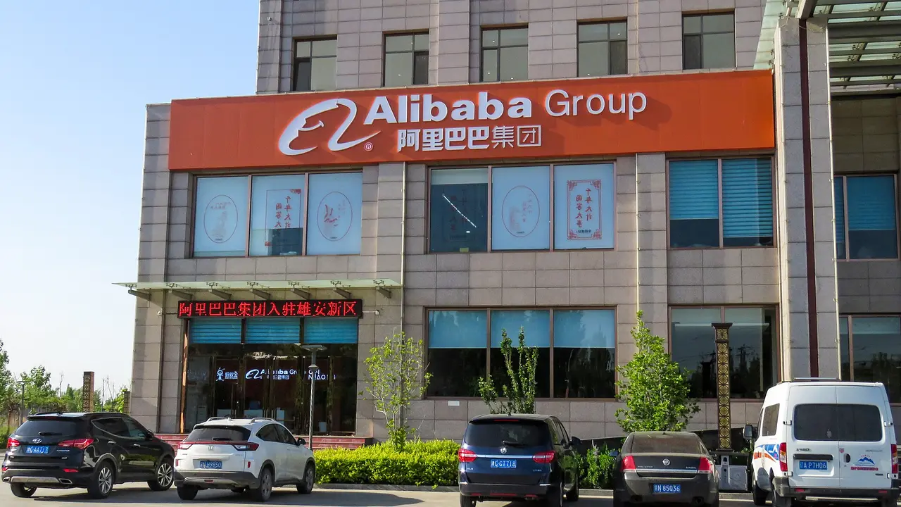 Alibaba mise 10,2 milliards sur l’IA : le signal que le monde ne peut ignorer