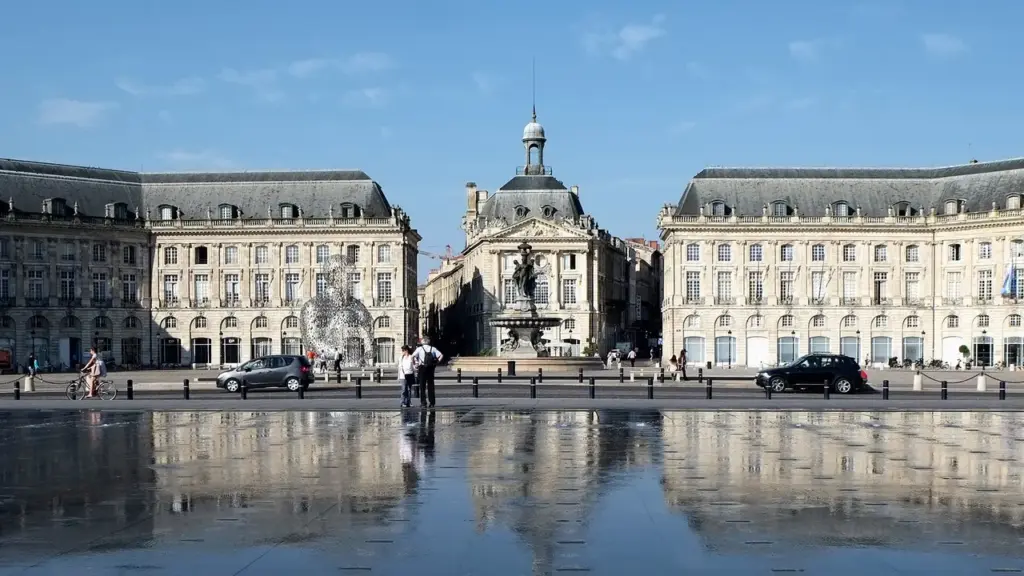 bordeaux-incendie-140000-evacuations-flammes-gironde-25-juillet-2026