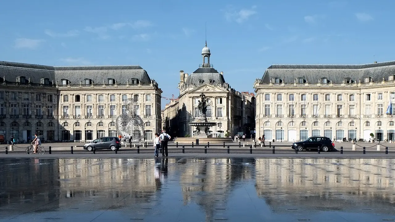bordeaux-incendie-140000-evacuations-flammes-gironde-25-juillet-2026