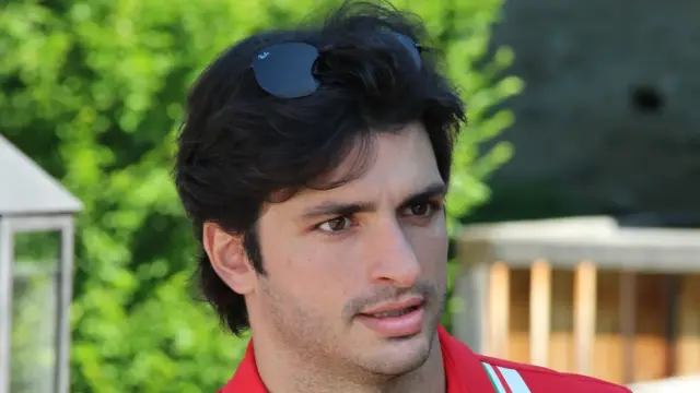 carlos-sainz-penalise-cinq-places-gp-azerbaidjan