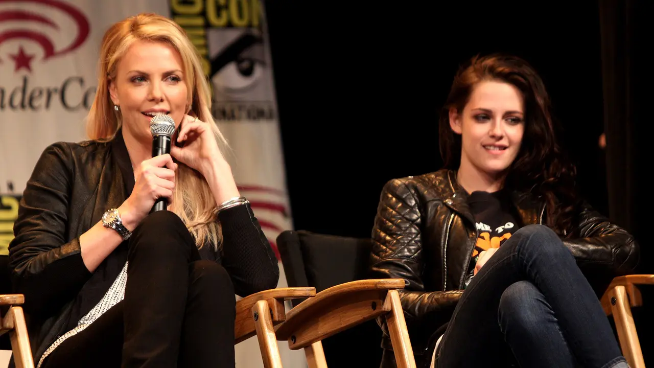Charlize Theron Defends the Movie Theater Against AI: Hollywood Rediscovers Its Collective