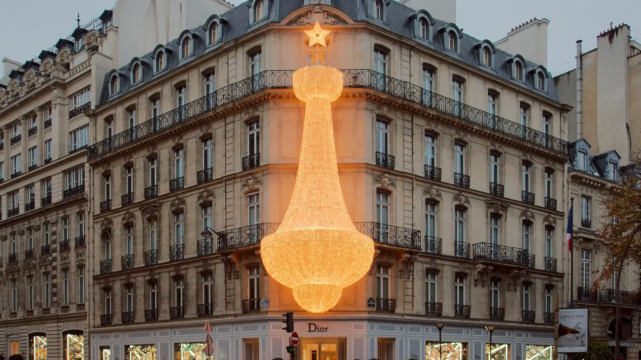 Paris sous 40 degres, Dior avance le show : pourquoi Jonathan Anderson envoie un signal que le luxe mondial ne peut plus ignorer