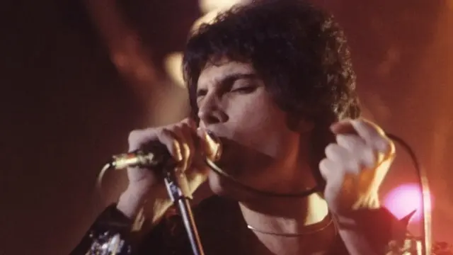 Freddie Mercury Splendid Things : Le V&A célèbre les 80 ans de Freddie Mercury avec huit