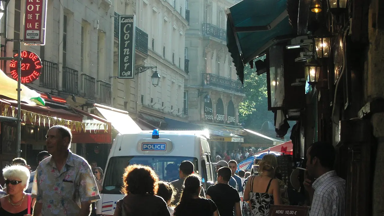 Pharmacies françaises : la ruée TikTok qui transforme Paris en capitale mondiale de la beauté