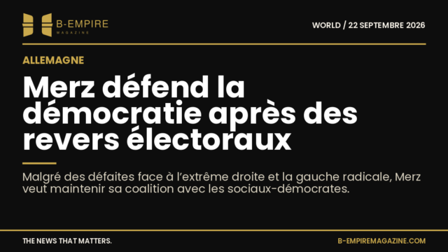 Portrait de Friedrich Merz lors d'une conférence de presse avec un fond sombre et le drapeau allemand en arrière-plan