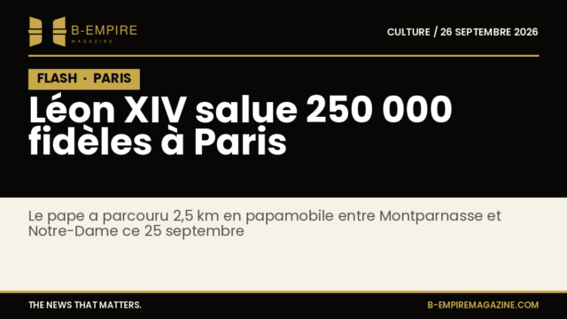 Le pape Léon XIV en papamobile saluant une foule dense à Paris lors d’une déambulation vers Notre-Dame