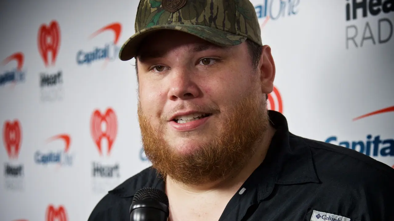 Luke Combs 2027 : les stades NFL deviennent la nouvelle scene country