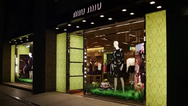 Miu Miu a Venise : quand le luxe transforme le festival en studio influence