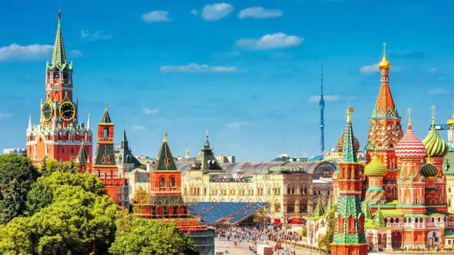 Moscou forme des journalistes étrangers pour renforcer son influence via l’IA