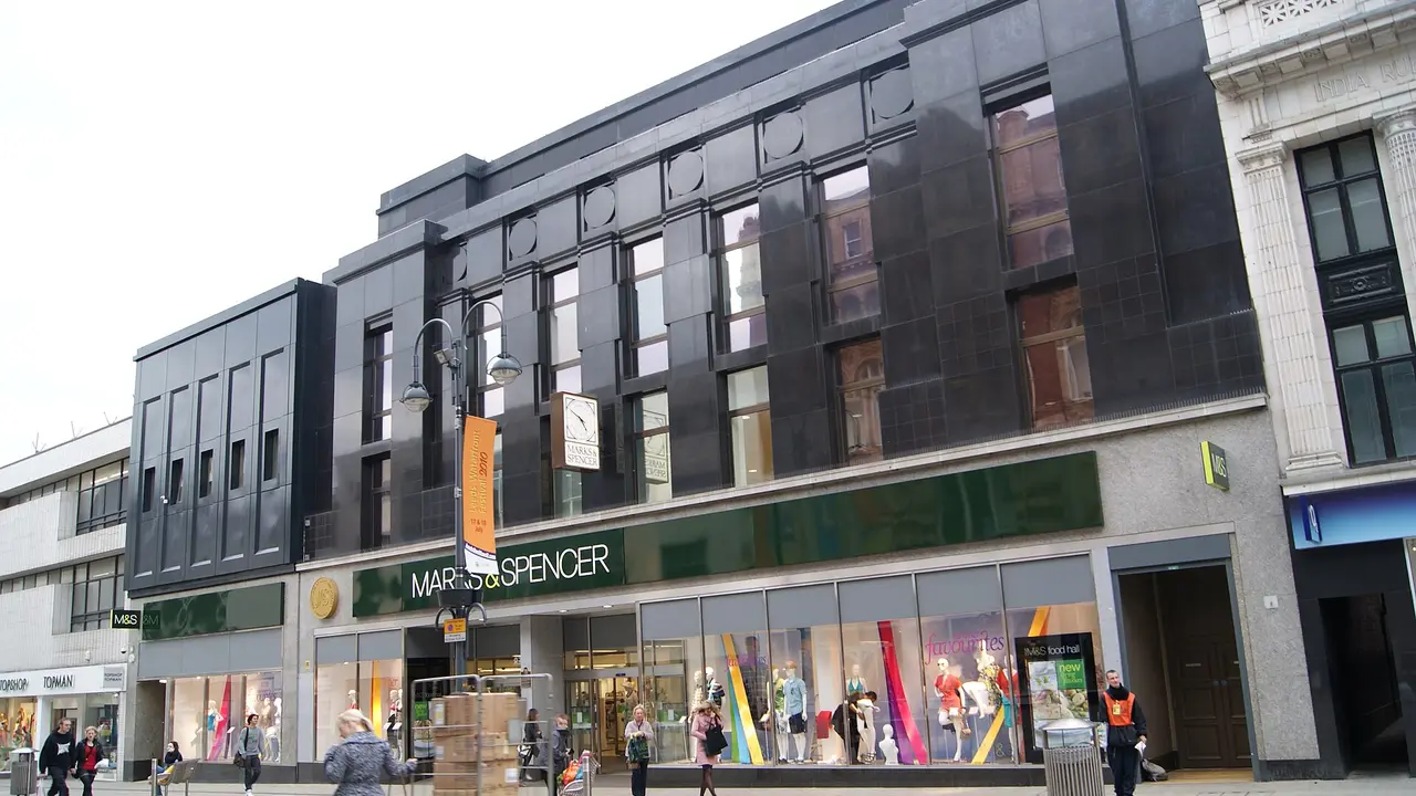 تحوّل M&S أسبوع الموضة في لندن إلى متجر.