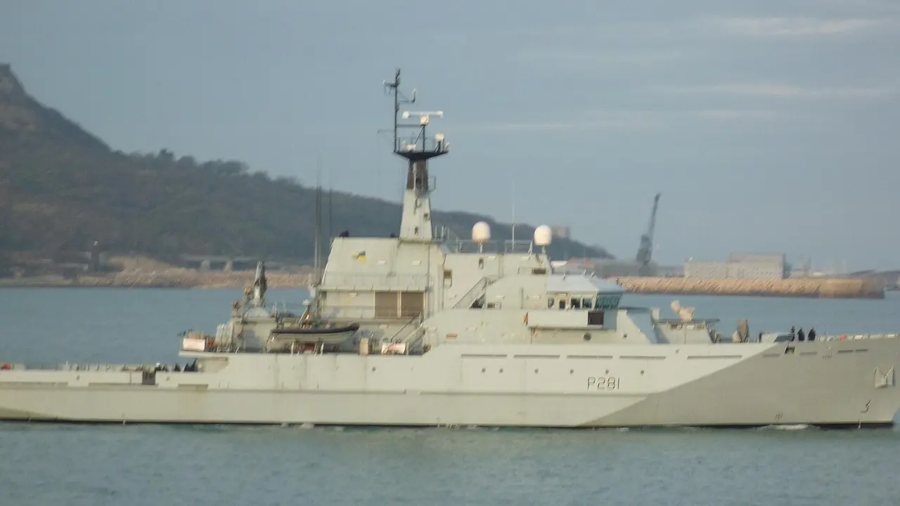 navire-russe-tir-reel-plymouth-royal-navy-21-juillet-2026
