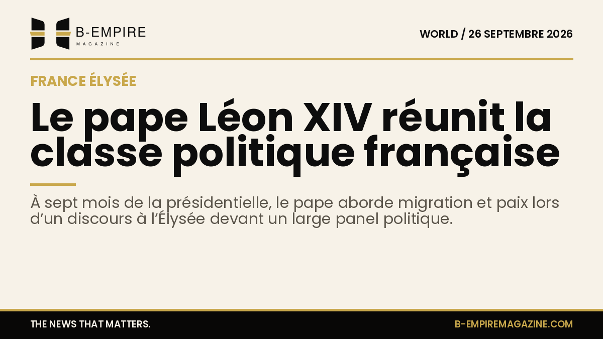 Le pape Léon XIV prononçant un discours à l’Élysée devant un parterre de personnalités politiques françaises.