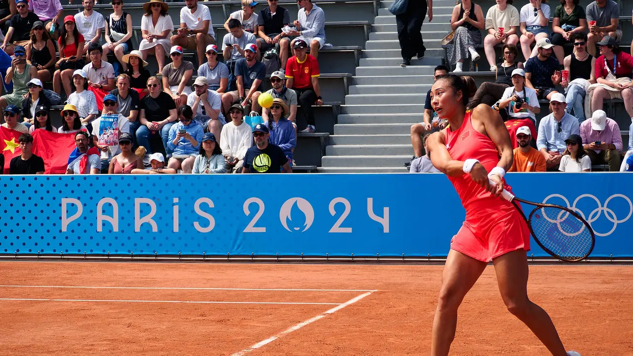 Qinwen Zheng renverse l’US Open : la remontée impossible qui secoue New York