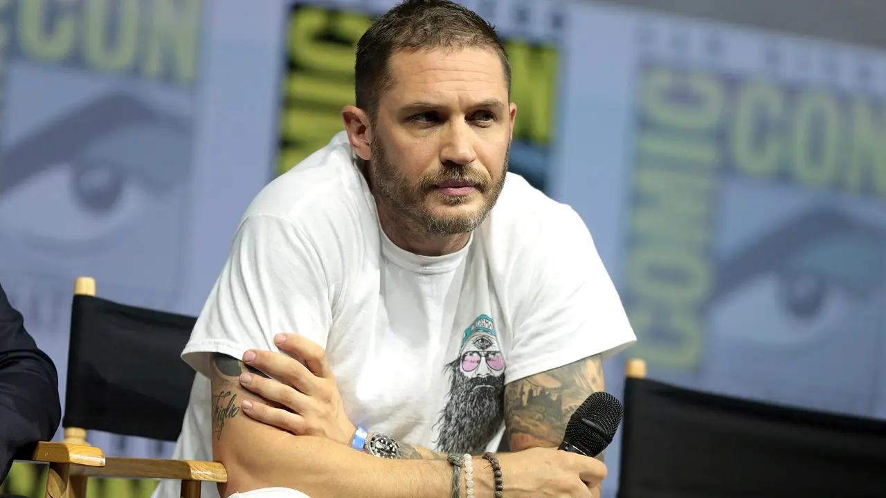 Tom Hardy devient rappeur : l’album surprise qui brouille les frontières d’Hollywood