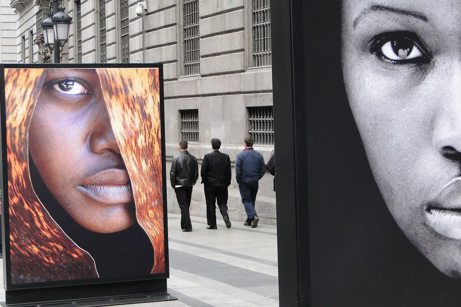 La photographe camerounaise Angèle Etoundi Essamba à la foire d’art africain Akaa