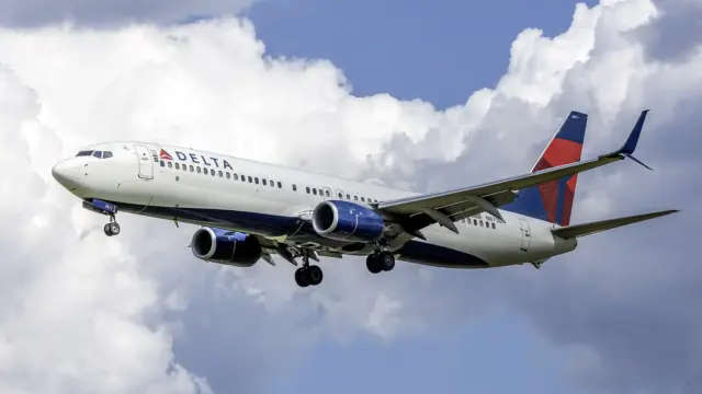 Boeing certifie les 737-7 et 737-10 et signe un contrat pour un avion de chasse de nouvelle génération