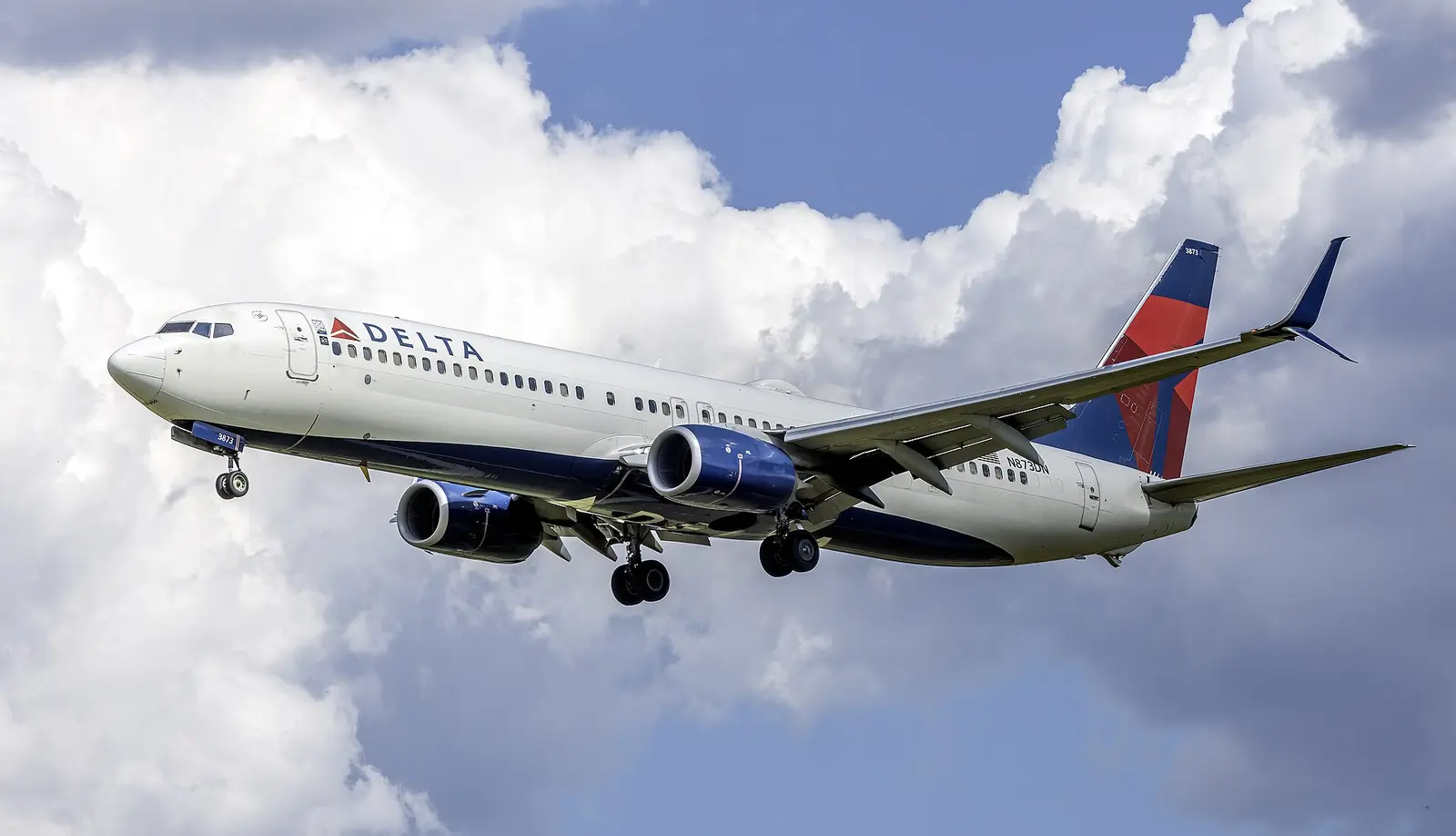 Boeing certifie les 737-7 et 737-10 et signe un contrat pour un avion de chasse de nouvelle génération