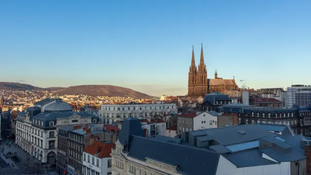 Clermont-Ferrand : enquête ouverte après la blessure grave d’un manifestant, une grenade policière suspectée