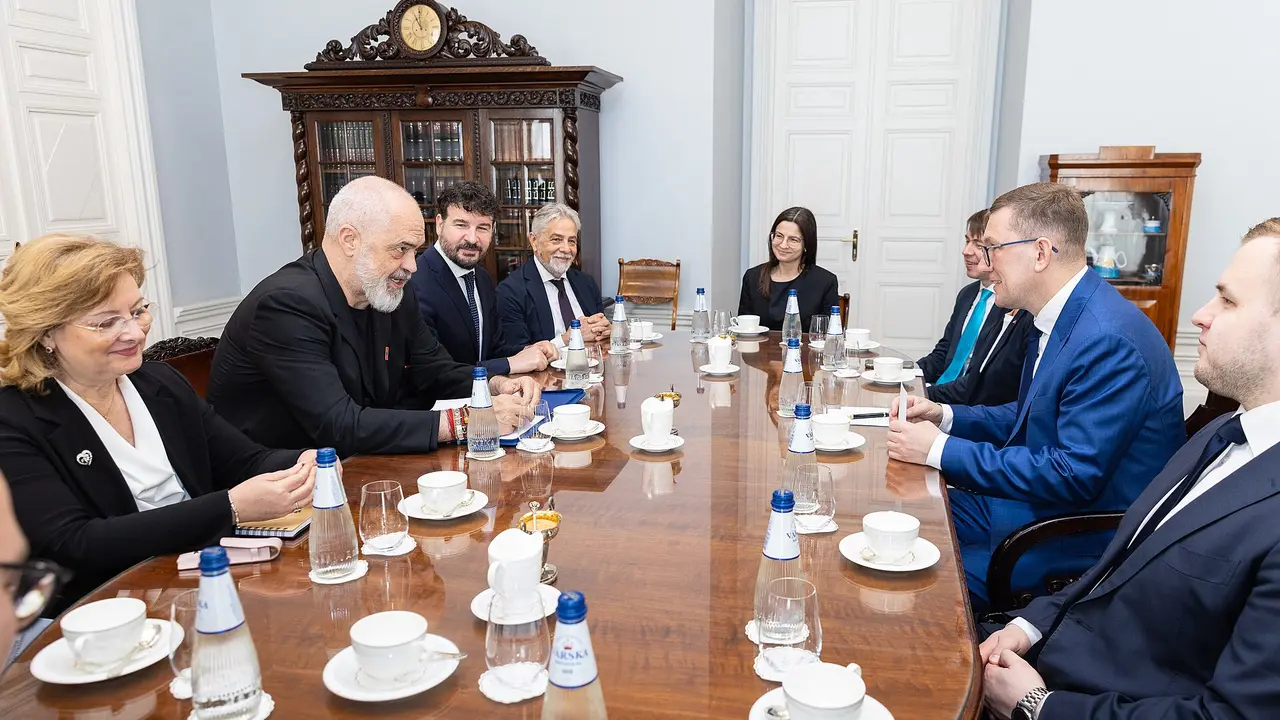 En Albanie, le Premier ministre Edi Rama refuse de démissionner malgré la contestation