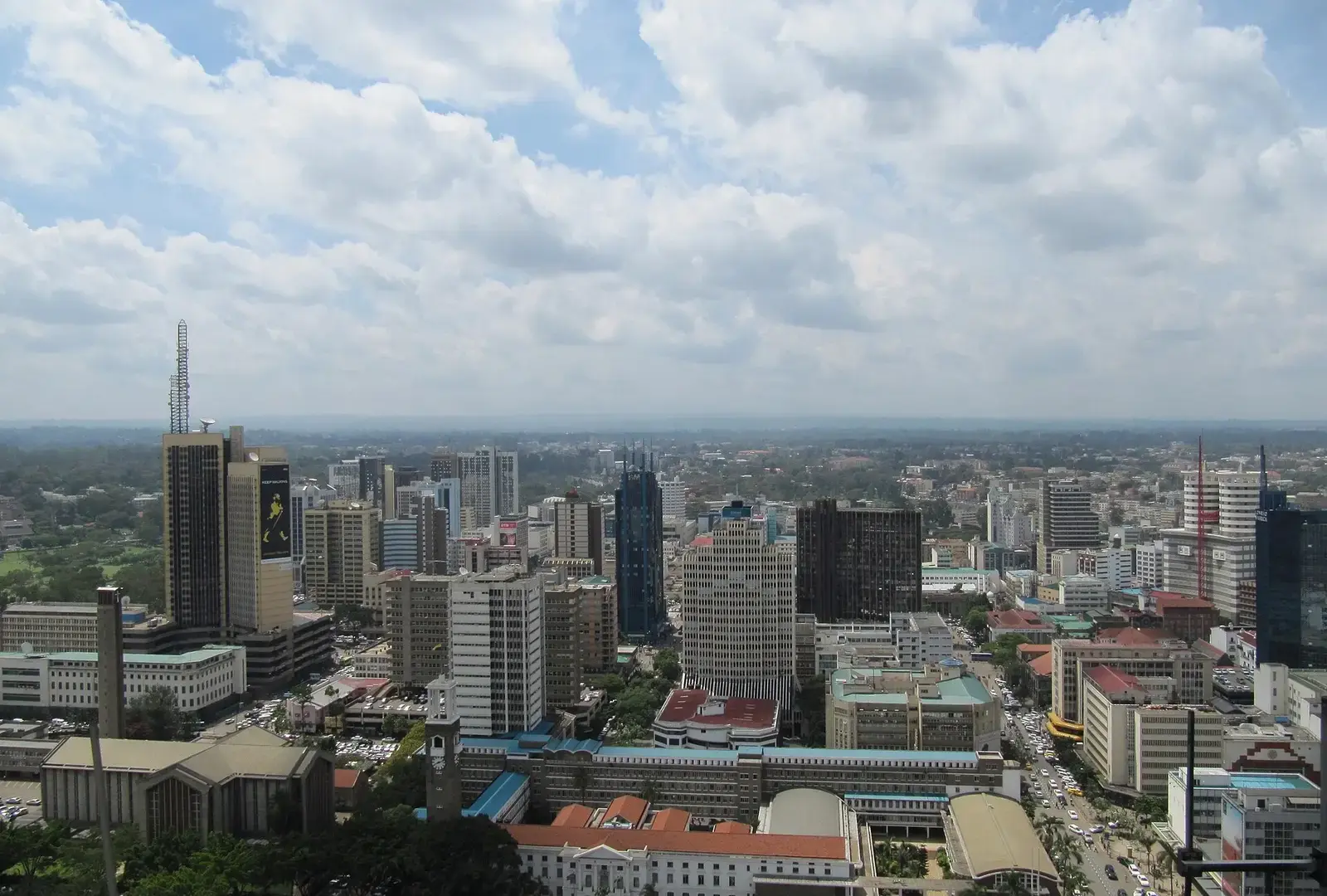Un immeuble en construction de 16 étages s’effondre à Nairobi, sept disparus