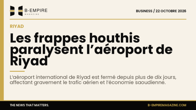 Vue aérienne de l’aéroport international de Riyad, avec un bandeau or en haut du visuel et un titre en encre.