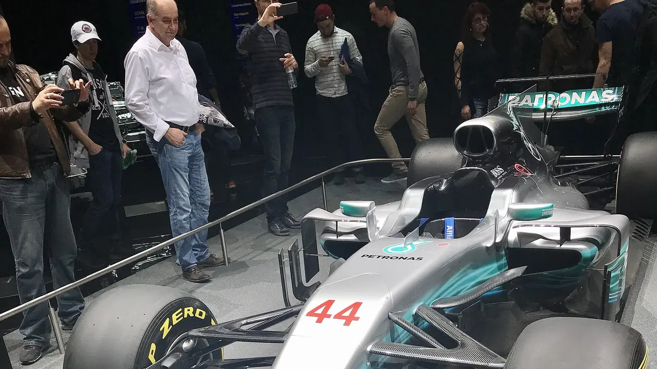 Hamilton reconnaît une « leçon douloureuse » après son choix stratégique au GP de Singapour