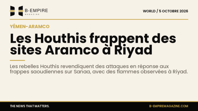 Vue d’une installation pétrolière avec des flammes et de la fumée s’élevant, symbolisant les attaques près de Riyad.