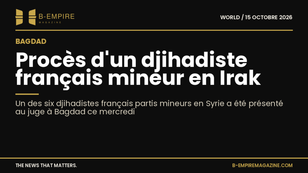 Salle d'audience sombre avec un seul homme présenté au juge à Bagdad